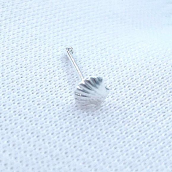 Tiny 3mm Sterling Silver Scallop Seashell Nose Pin Nose Ring Nose Stud Nose Bone - Picture 3 of 3